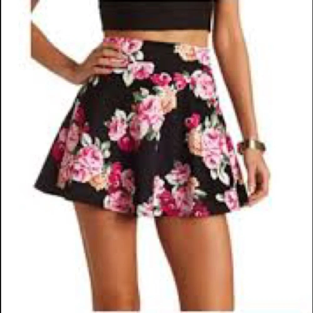 Flirty Floral Fun Mini Skirt Divided Size XS
